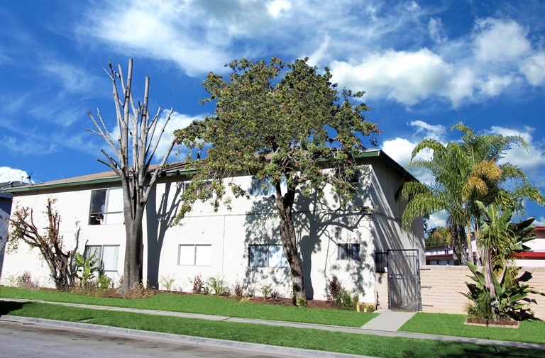 581 E Pleasant St in Long Beach, CA - Building Photo