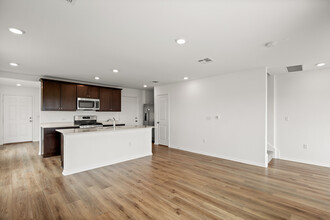 7201 Spotted Leaf Wy in Del Valle, TX - Building Photo - Building Photo