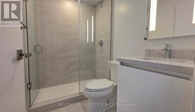 2 Erskine Rd in Mississauga, ON - Building Photo - Building Photo