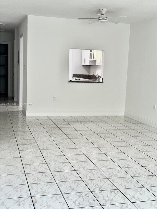 251 Galen Dr in Key Biscayne, FL - Foto de edificio