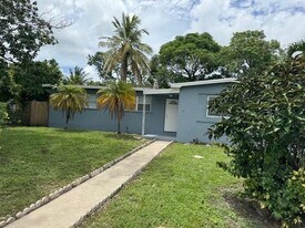 6884 NW 14th St in Plantation, FL - Building Photo