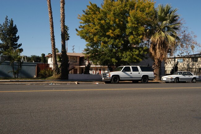 Victoria Apartments in Riverside, CA - Foto de edificio - Building Photo