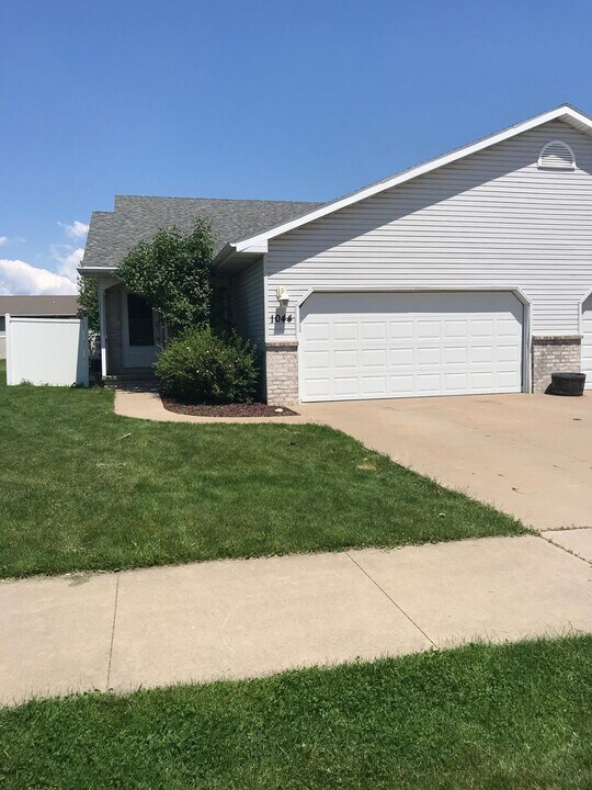 1042/1044-1044 W Florida Ave in Little Chute, WI - Building Photo