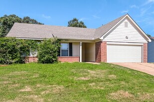 4471 Bishop Hills Dr in Memphis, TN - Building Photo