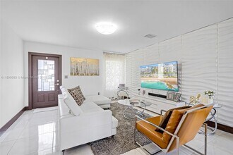 12725 SW 66th St in Miami, FL - Building Photo - Building Photo