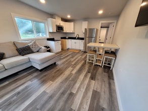 3450 A G A Rd in Hood River, OR - Building Photo - Building Photo