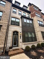 209 Market Square NW in Vienna, VA - Building Photo