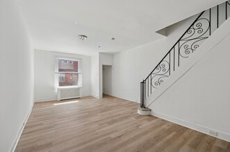 1912 S Woodstock St in Philadelphia, PA - Foto de edificio - Building Photo