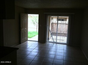 526 S 4th St-Unit -C in Avondale, AZ - Foto de edificio - Building Photo