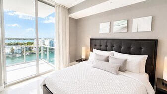 7930 East Dr in North Bay Village, FL - Building Photo