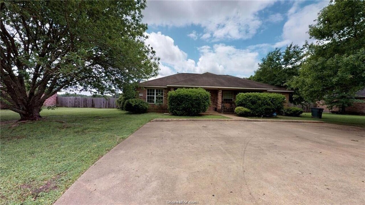 3617 Elaine Dr in Bryan, TX - Building Photo