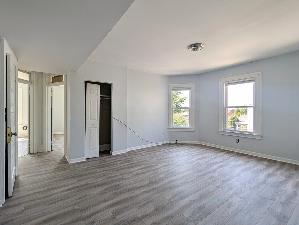 5401 Broad St, Unit FL2 in Pittsburgh, PA - Building Photo
