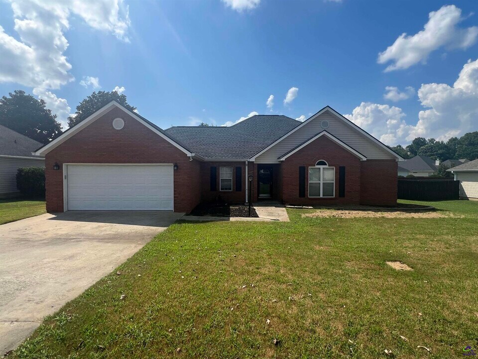 226 Golden Eagle Dr in Kathleen, GA - Building Photo