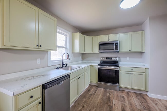 3210 Stringfield Rd NW in Huntsville, AL - Building Photo - Building Photo