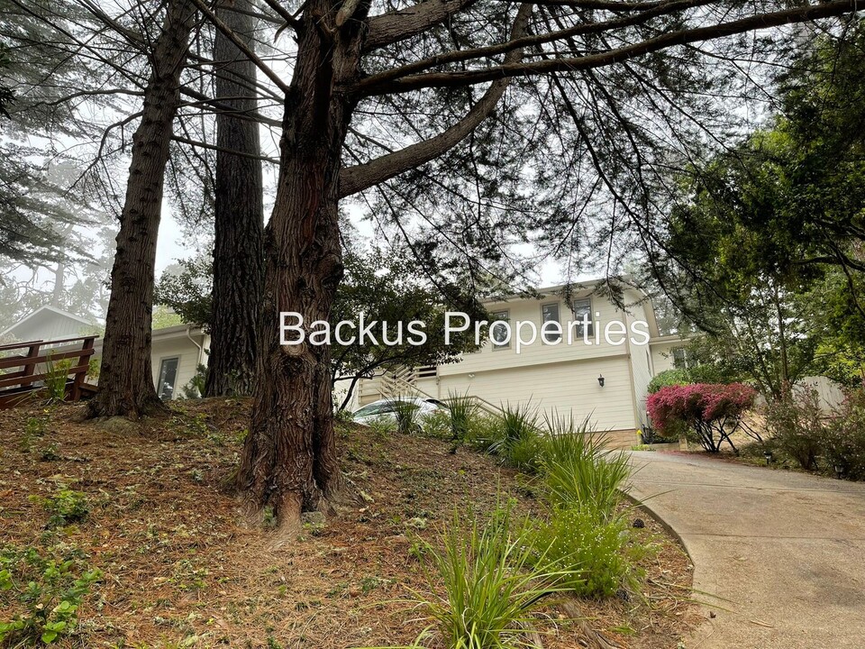 4080 Crest Rd in Pebble Beach, CA - Building Photo