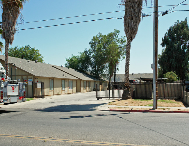 Marks 10 Plex in Fresno, CA - Building Photo - Building Photo