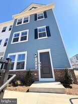 1230 Red Clover Ln in Ranson, WV - Building Photo