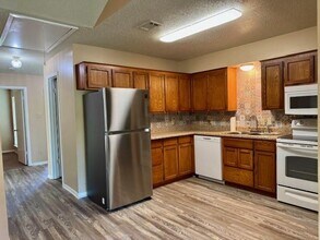 49 Westwood Vlg Dr in Trinity, TX - Foto de edificio - Building Photo