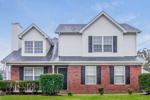 1718 Chris Dr in La Vergne, TN - Building Photo