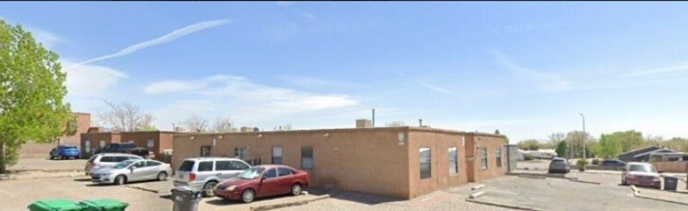 320 Geraldine Loop SE in Rio Rancho, NM - Building Photo