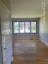 4091 Kennedy Dr E in Windsor, ON - Building Photo - Building Photo