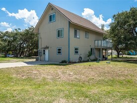 120 Retama Ln in Rockport, TX - Building Photo