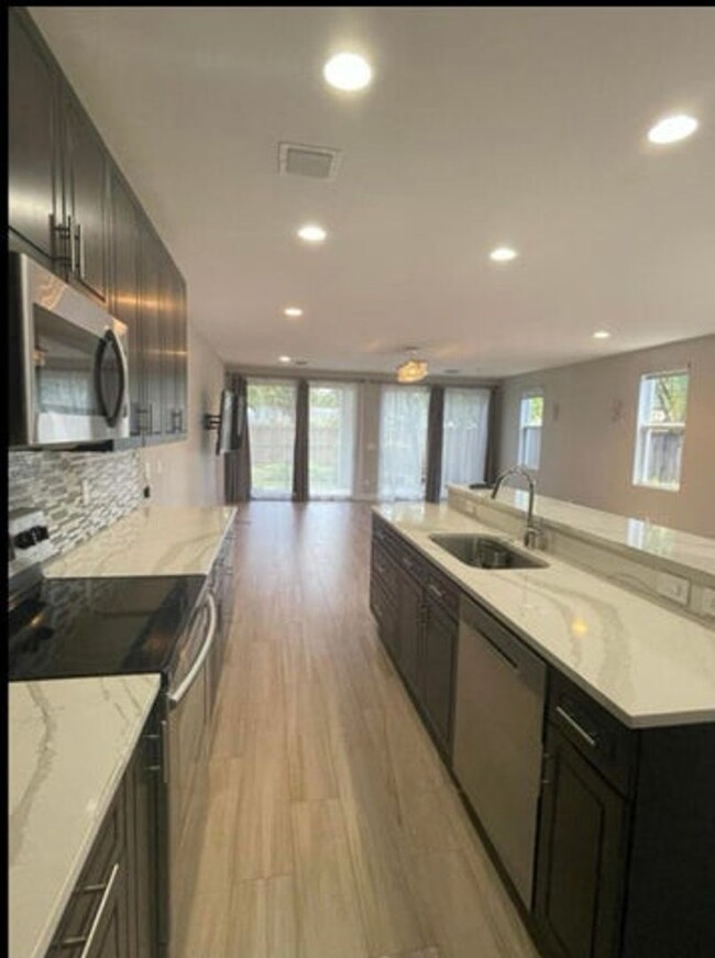 property at 619 SW 17th St