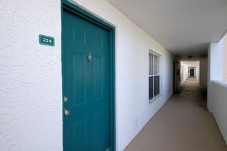 4274 Calinda Ln in Niceville, FL - Building Photo - Building Photo