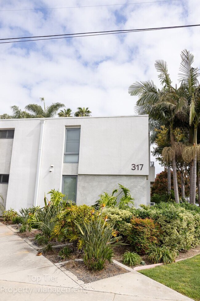 317 Pine Ave in Carlsbad, CA - Building Photo - Building Photo
