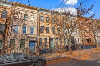 319 Menahan St in Brooklyn, NY - Building Photo - Building Photo