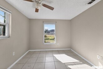 12255 Van Loon Ave in Port Charlotte, FL - Foto de edificio - Building Photo