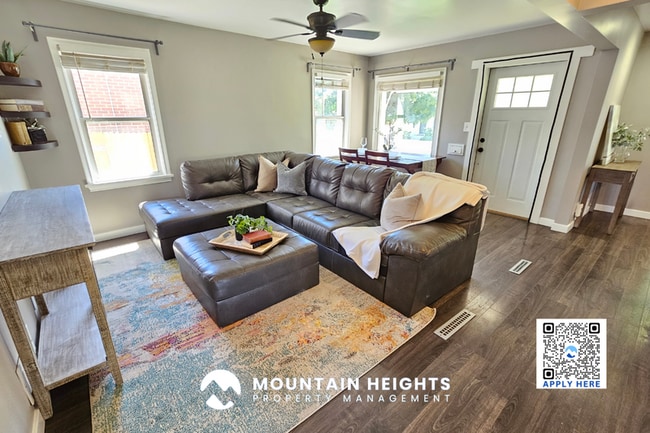 property at 2911 Hudson Cir