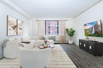 7 Lake St in White Plains, NY - Building Photo - Building Photo