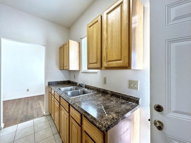 902 W Craig Pl in San Antonio, TX - Building Photo - Building Photo