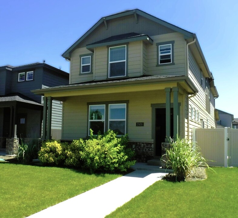 7978 S Indigo Ridge Ave in Boise, ID - Foto de edificio