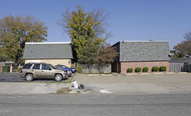 Thomas Place in Burleson, TX - Building Photo - Building Photo