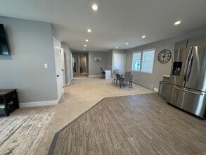 884 Beach St in Lindenhurst, NY - Foto de edificio - Building Photo