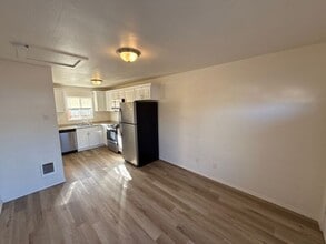 3357 Portland Rd NE in Salem, OR - Building Photo - Building Photo