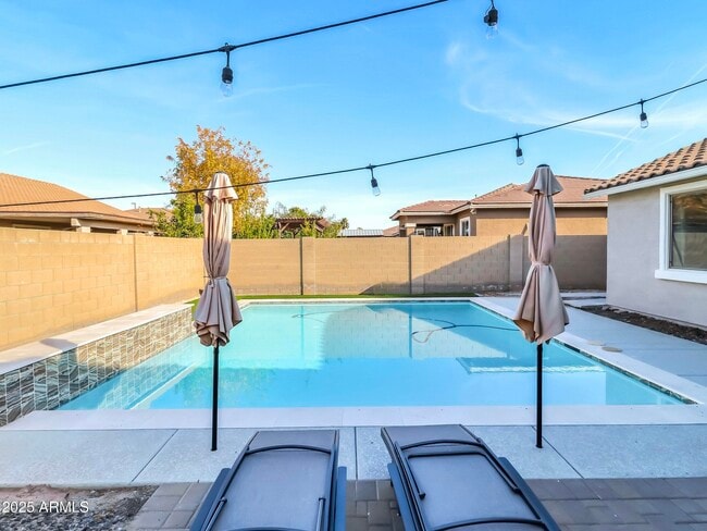 property at 1866 E Ravenswood Dr