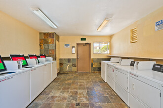 Park View Apartments in Victorville, CA - Foto de edificio - Interior Photo