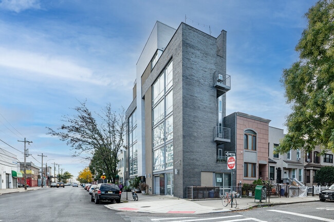 240 N Henry St in Brooklyn, NY - Building Photo - Building Photo