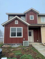 3025 17th Ave W in Williston, ND - Building Photo