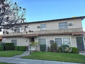 15 E Los Higos St, Unit E in Alhambra, CA - Building Photo