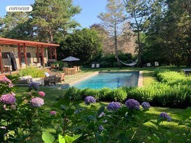 22 Whitney Rd in Sag Harbor, NY - Building Photo