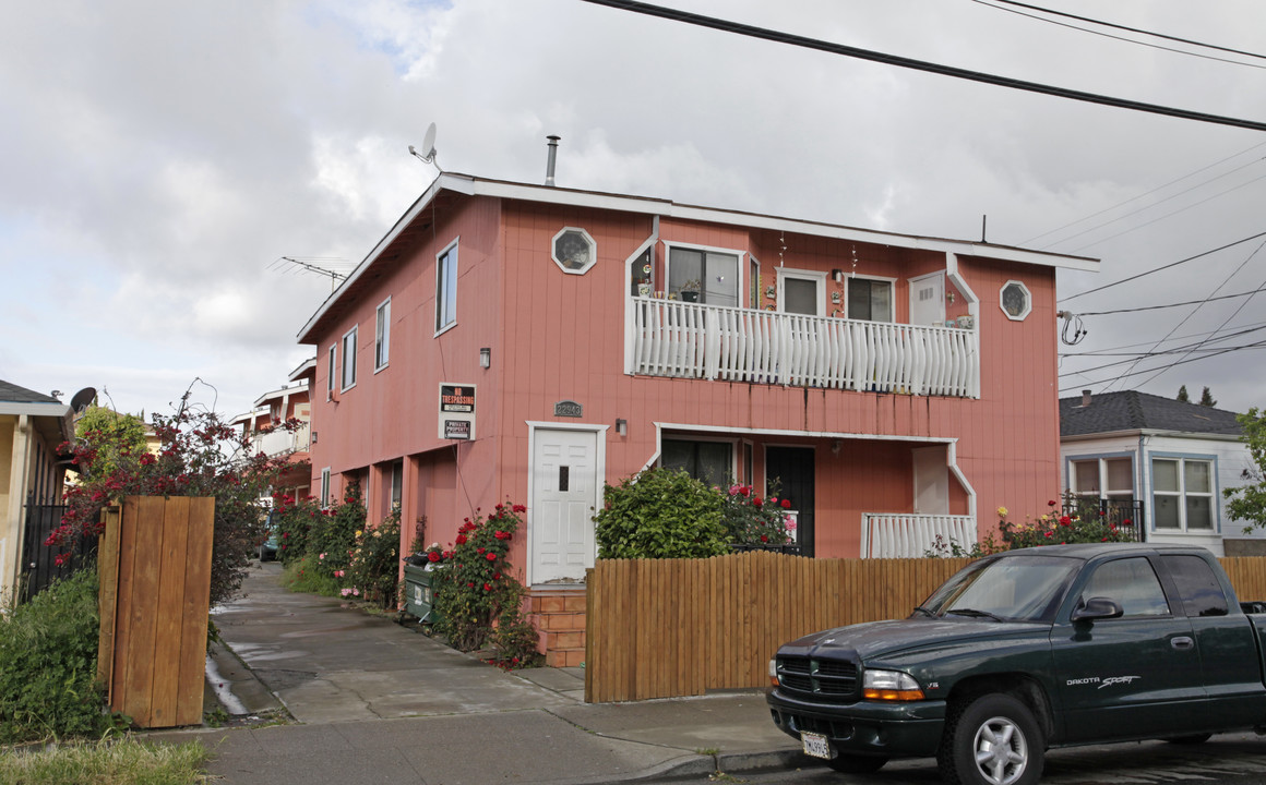 22943 Sutro St in Hayward, CA - Building Photo