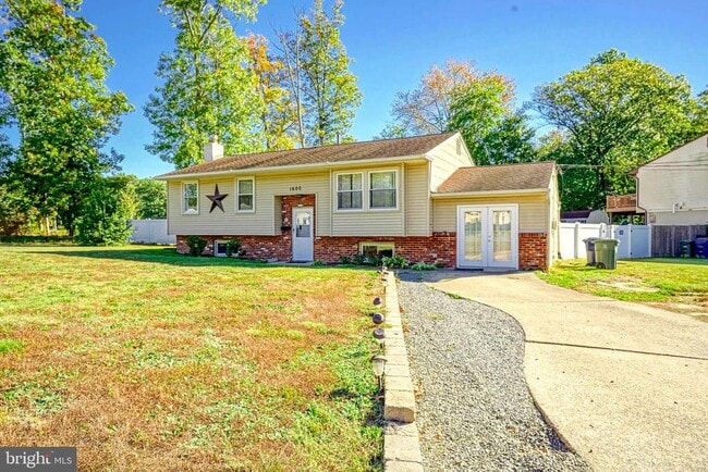 property at 1600 Holly Pkwy