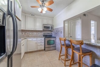 701 Lori Dr, Unit 205 in Palm Springs, FL - Building Photo - Building Photo