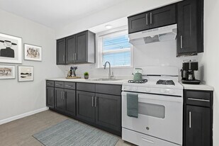 Cypress Gardens in North Plainfield, NJ - Building Photo