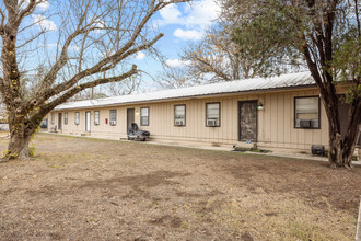 Hunt Apartments in Kerrville, TX - Building Photo - Building Photo