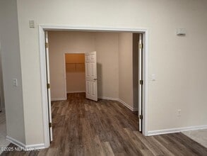 7063 Deer Lodge Cir in Jacksonville, FL - Building Photo - Building Photo